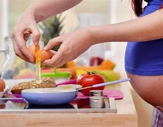 Balanced Diet for Pregnant Women from the First to the Third Month: An Essential Guide